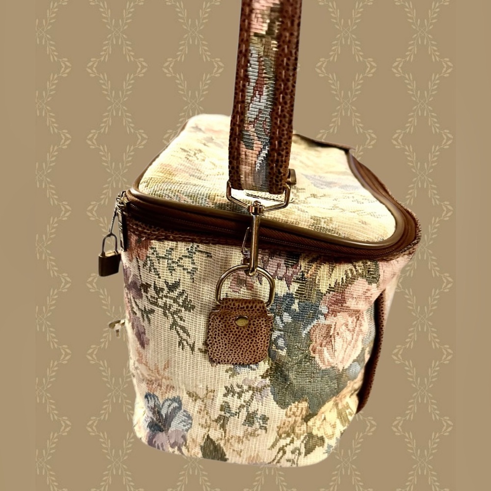 Leisure Luggage Vintage 1980’s Tapestry Travel Vanity Case with lock & keys NWOT - Picture 12 of 15